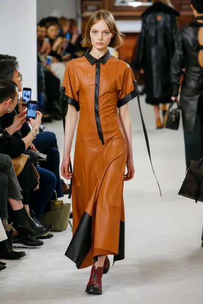 Look 43